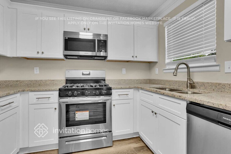 Building Photo - 6054 Trailside Cove