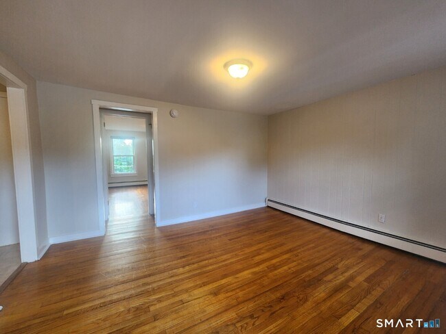 Building Photo - 283 Somers Rd