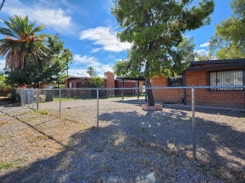 Building Photo - 1635 N Arcadia Ave