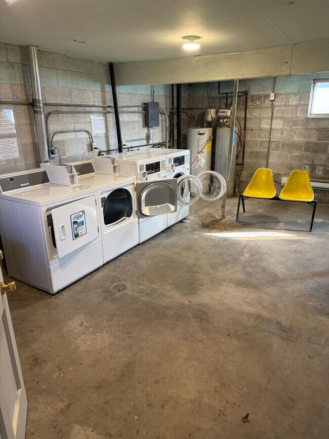 Interior Photo - 838 West Center Street