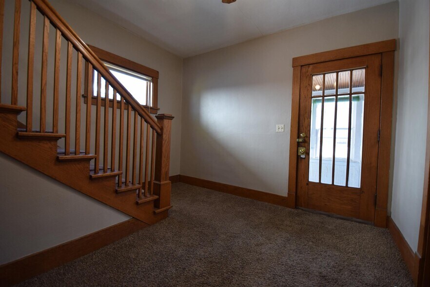 Building Photo - 614 N 5th St