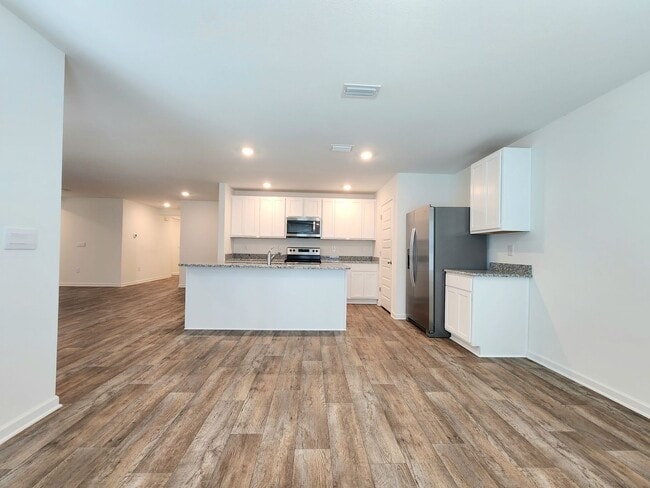Building Photo - Lovely 4/2 available now in Raley Farms of...