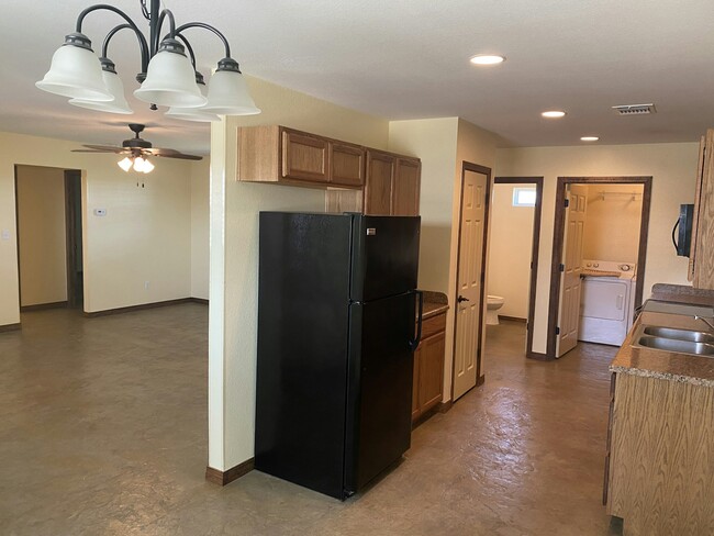 Building Photo - 10820 Chapman Dr