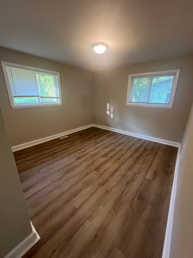 Building Photo - 2933 Courtney Rd