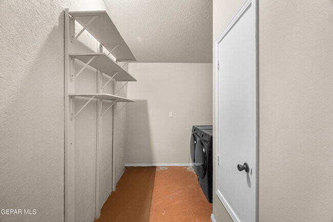 Building Photo - 450 Sunrise Hills Dr