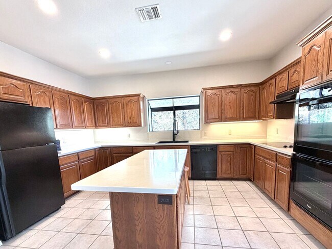 Building Photo - 6780 Braden Cir