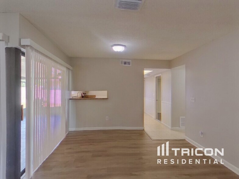 Building Photo - 4715 Grove Point Dr