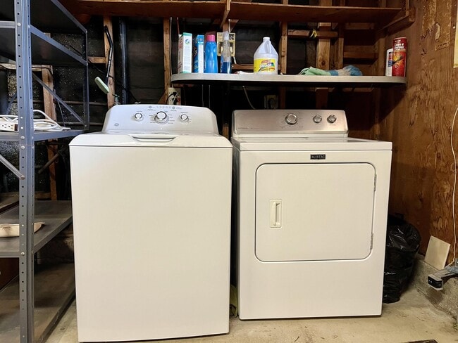 Building Photo - 3105 Blenkarne Dr