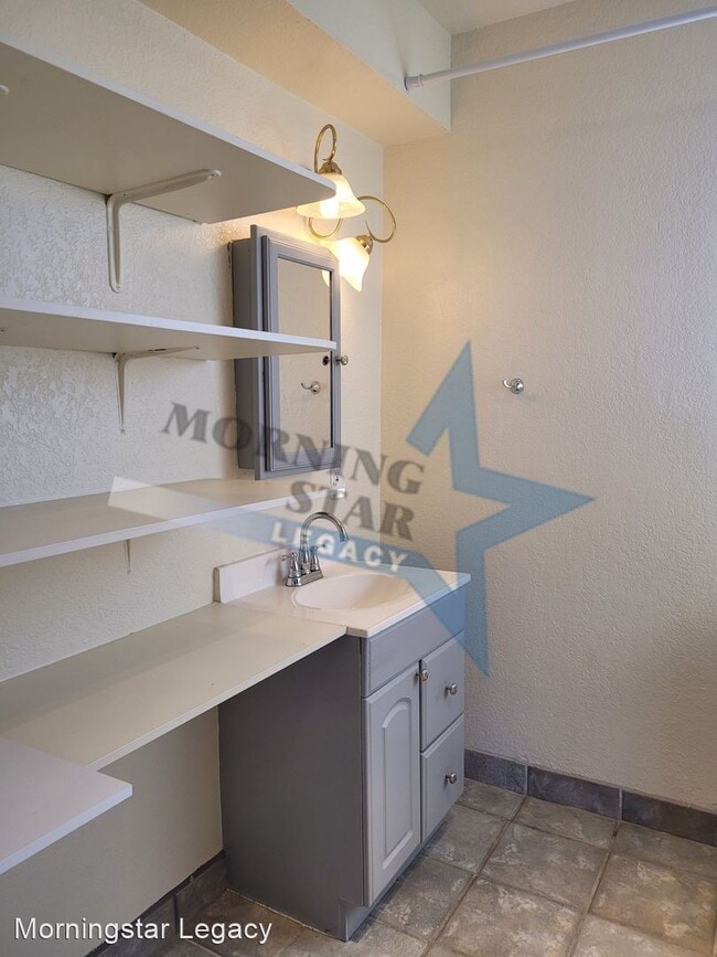 Building Photo - 4 br, 3 bath House - 4230 Tellbrook Rd