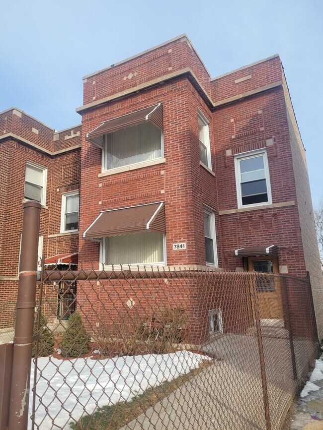 Primary Photo - 7841 S Loomis Blvd