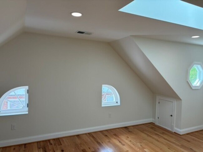 Building Photo - Beautiful North Downtown Residence with Modern Updates and Prime Location