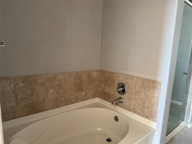 Building Photo - 235 Stoneroller Dr