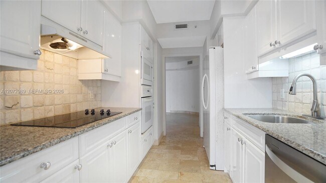 Building Photo - 4775 Collins Ave