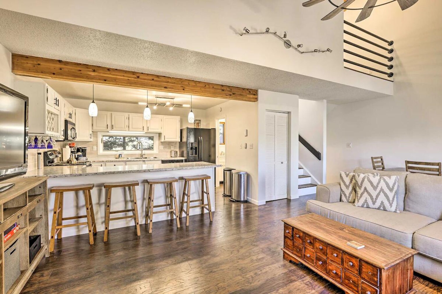 Building Photo - 163 Burgundy Cir