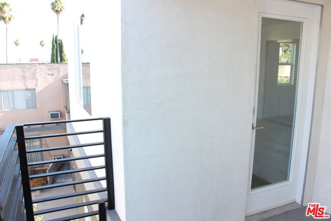 Building Photo - 1552 Winona Blvd