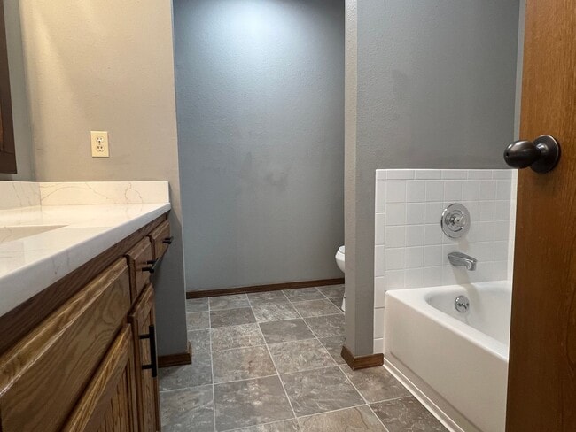 Building Photo - Quiet 3Bed / 2Bath in Sundance Estates