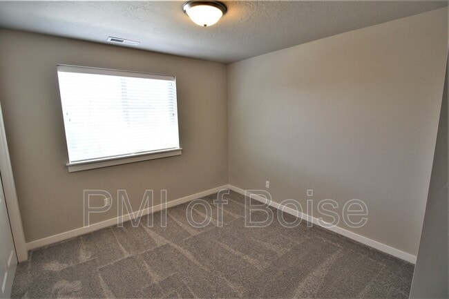 Building Photo - 2080 S Hills Ave.