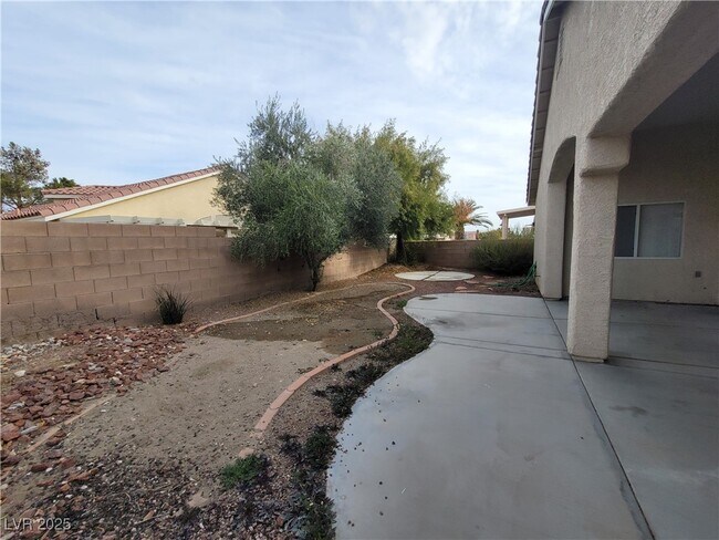 Building Photo - 8240 Aurora Peak Ave