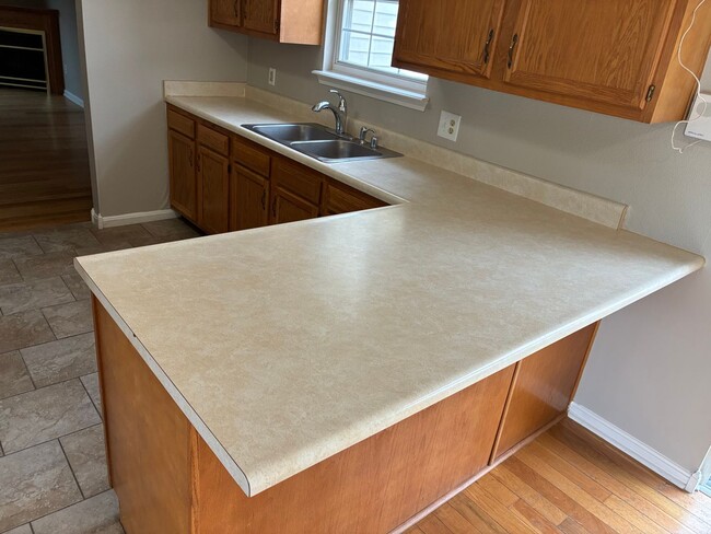 Building Photo - **NEW PRICE**   **New Paint**   **New Carpet**  Ready for YOU!!