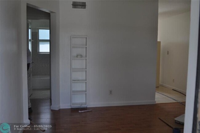 Building Photo - 6532 SW 26th St