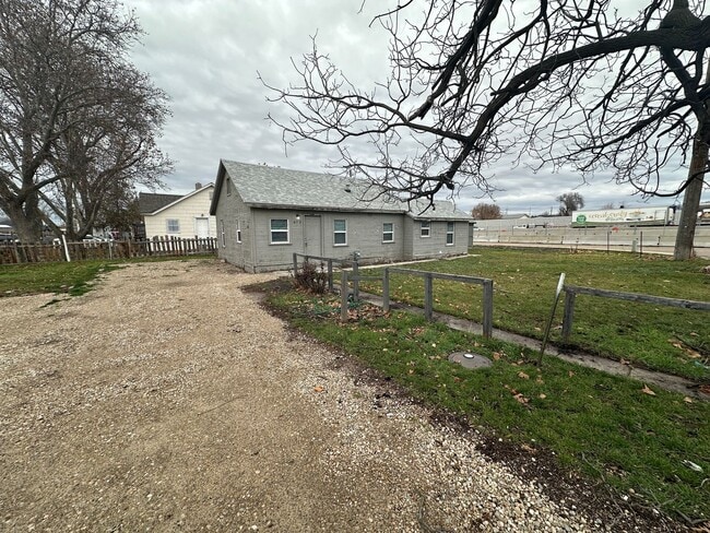 Building Photo - 2bed, 1bath 1,000sq.ft. home in Caldwell