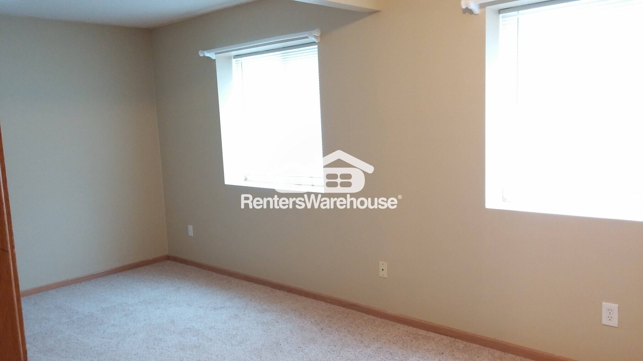 Building Photo - 127 S Cedar St