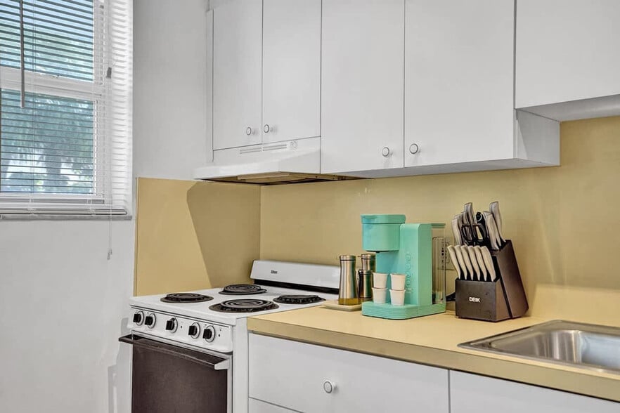 Building Photo - 851 N Surf Rd