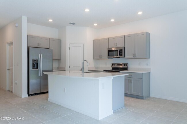 Building Photo - 326 Riverfront Wy