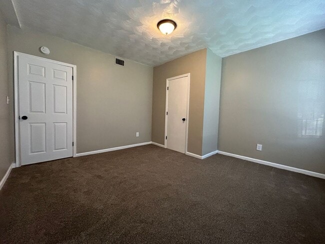 Building Photo - 2-Bedroom Duplex in Norfolk "ASK ABOUT OUR...