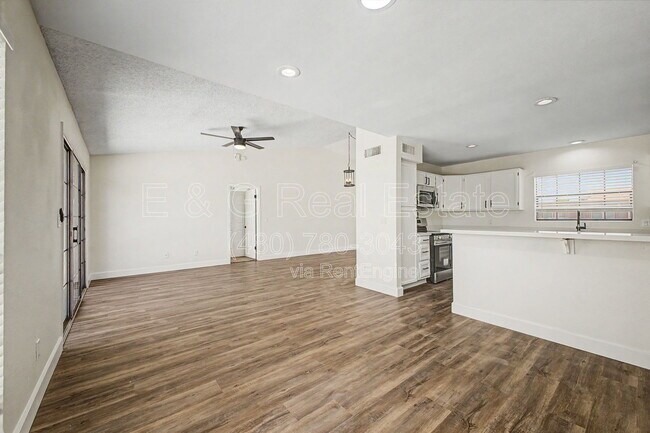 Building Photo - 4208 W Villa Maria Dr