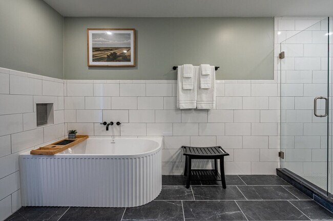 Building Photo - 18 Huntcliff Dr