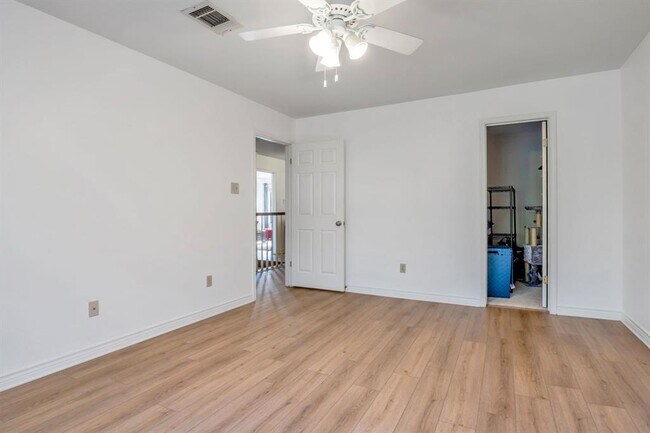 Building Photo - 10903 Chateau Hill