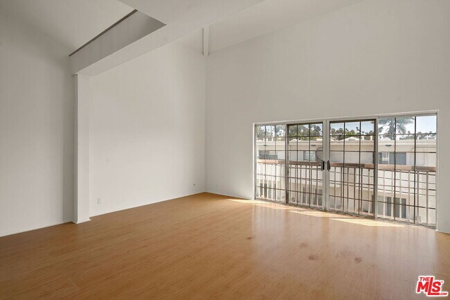 Building Photo - 923 Euclid St