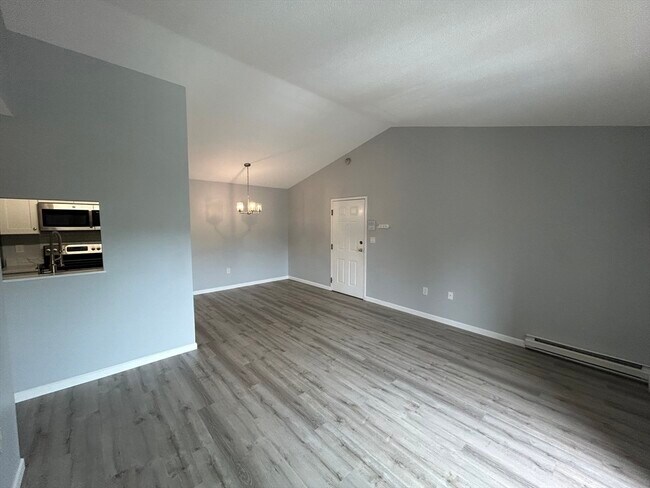 Building Photo - 32 Maple Crest Cir