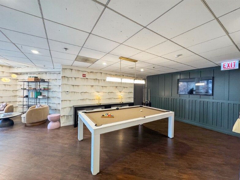 Building Photo - 302 N Canal St