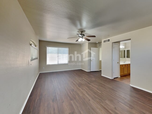 Building Photo - 2132 S Bernard