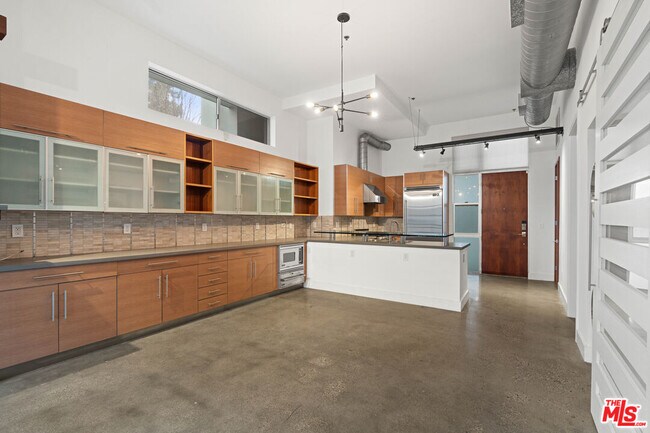 Primary Photo - 1152 N La Cienega Blvd