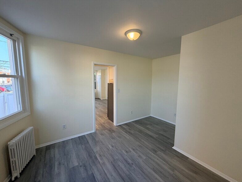 Building Photo - 14 Oakwood Ave