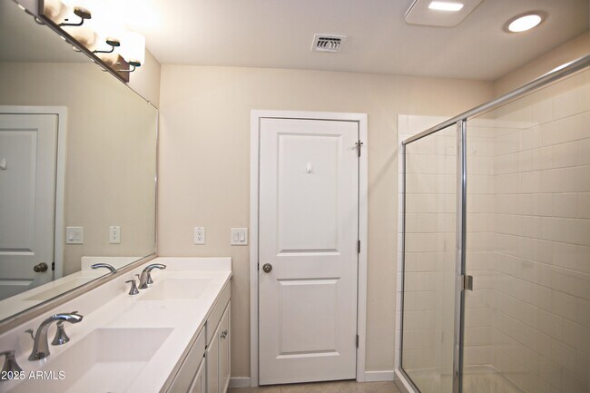 Building Photo - 7865 N 79th Ave