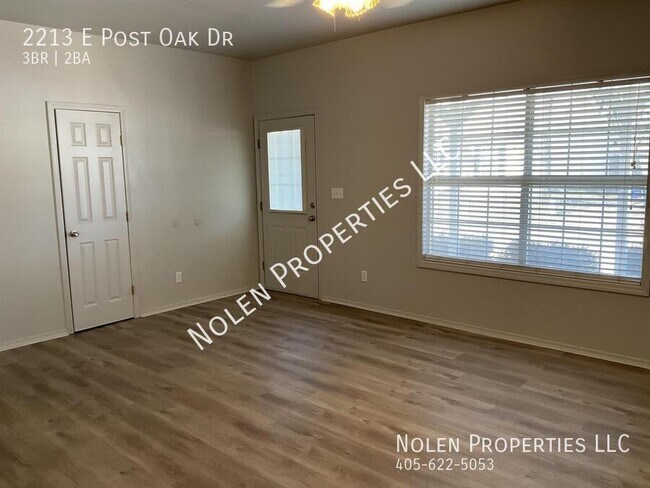 Building Photo - 2213 Post Oak Dr