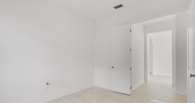 Building Photo - 13174 Artisan Cir