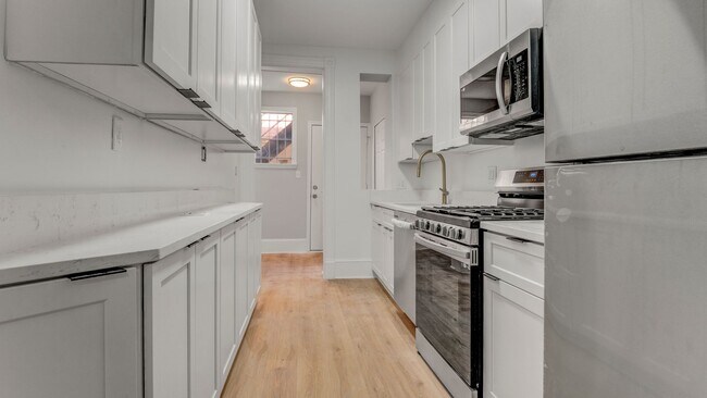 Building Photo - Spacious 4-Bedroom, 2-Bathroom Apartment i...