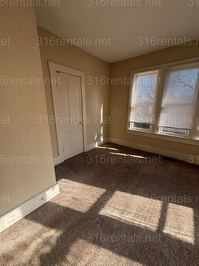 Building Photo - Rental Available NOW!