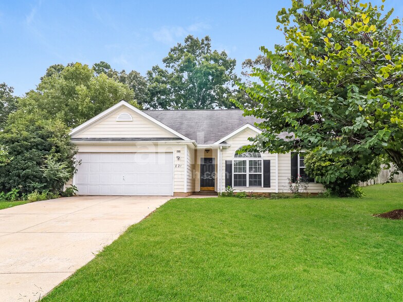 Primary Photo - 821 Barbee Farm Dr