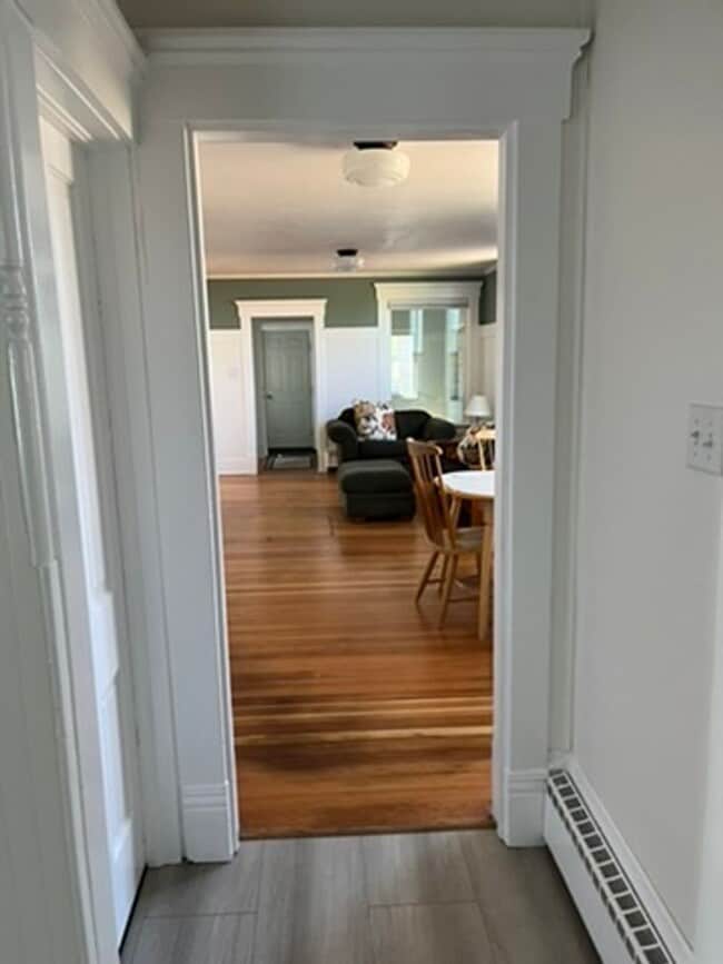 Building Photo - 3 Bed 1 Bath Single Family Home Close to H...