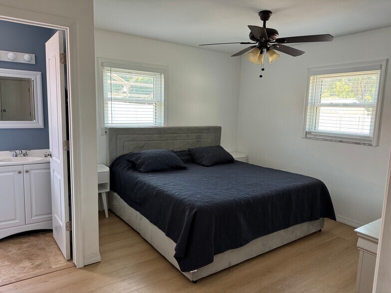 Building Photo - 6527 S West Shore Cir