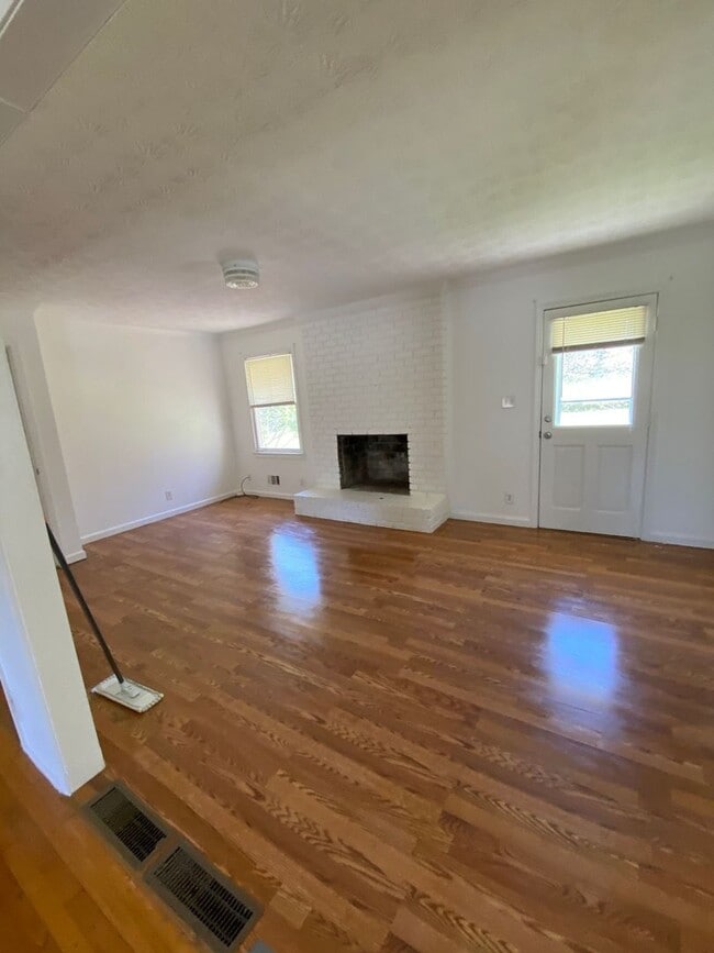Building Photo - 4 Bedroom Home in Norcross  --Coming Soon!!!!