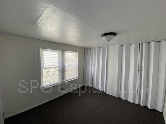 Building Photo - 336 S Second St