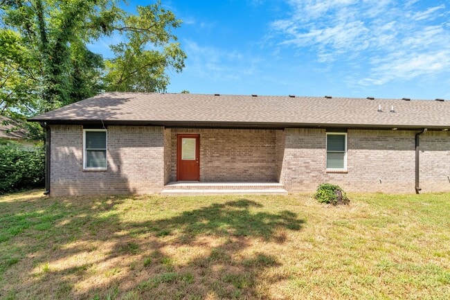 Building Photo - 412 S Byers Ave