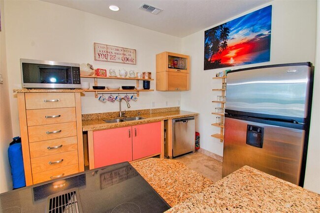 Building Photo - 9420 Seawall Blvd